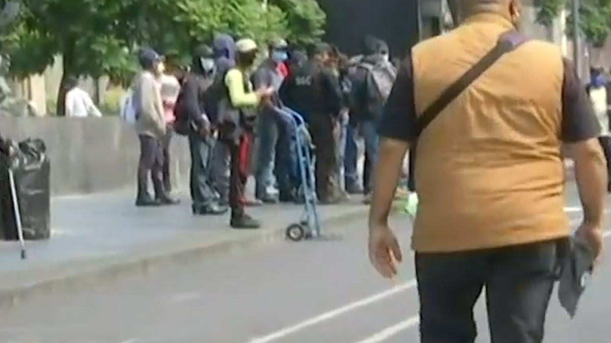 Frente Nacional de Lucha por el Socialismo protesta  afuera de la SCJN