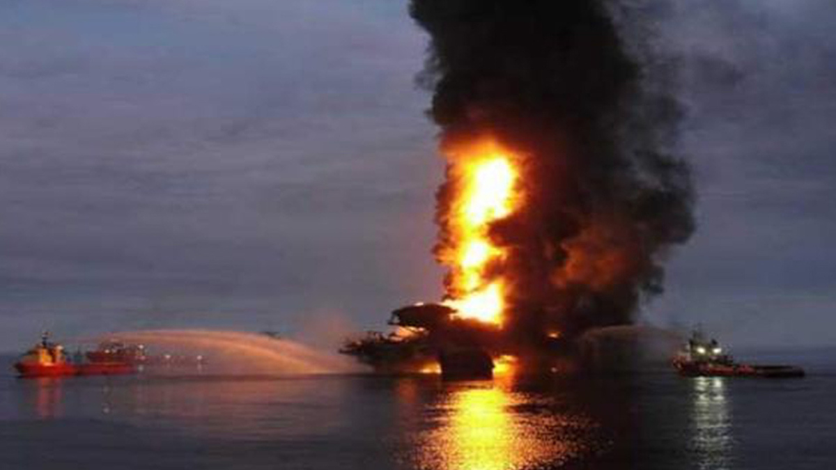 Pemex reporta cinco muertos por incendio en plataforma; descarta falta de mantenimiento