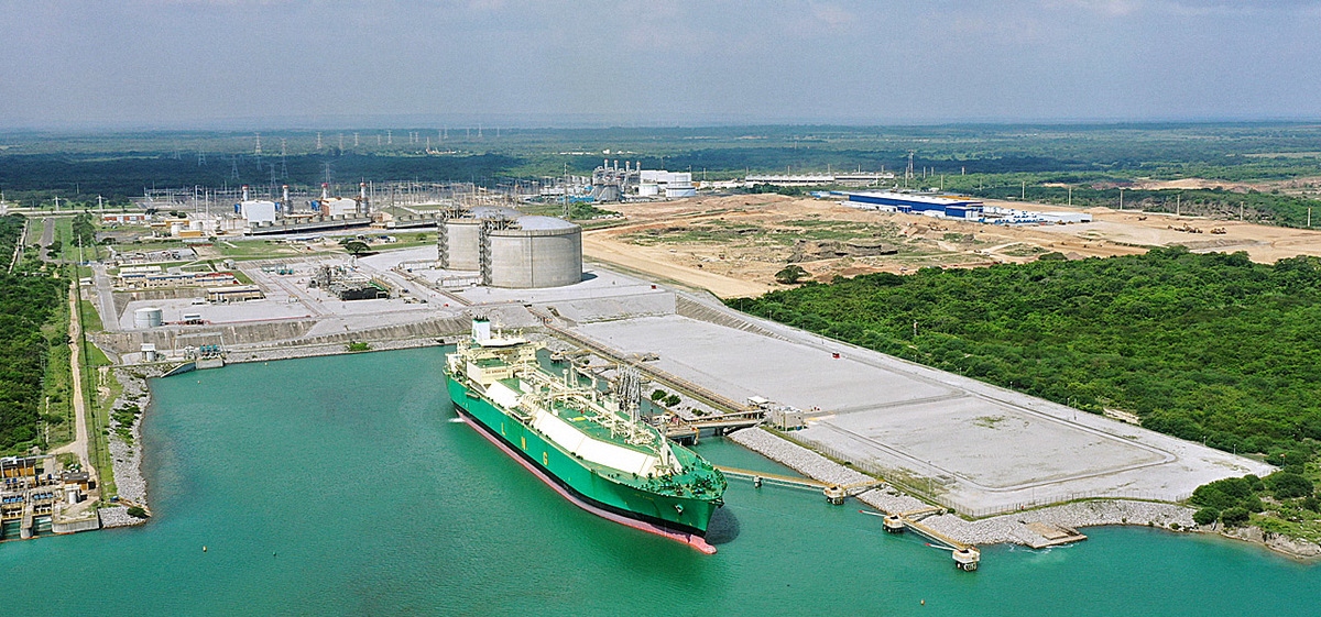 Terminal de fluidos en el puerto de Altamira, Tamaulipas.