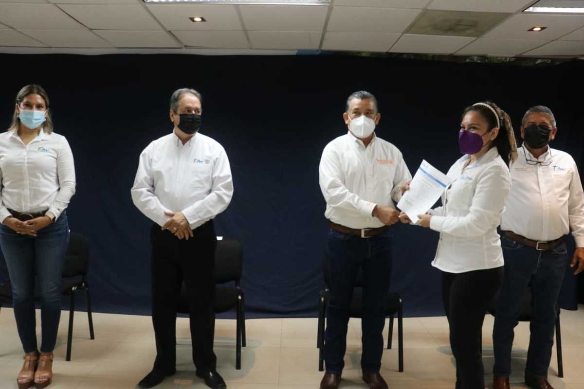 Acto de cambio de planteles para maestros en Tamaulipas.
