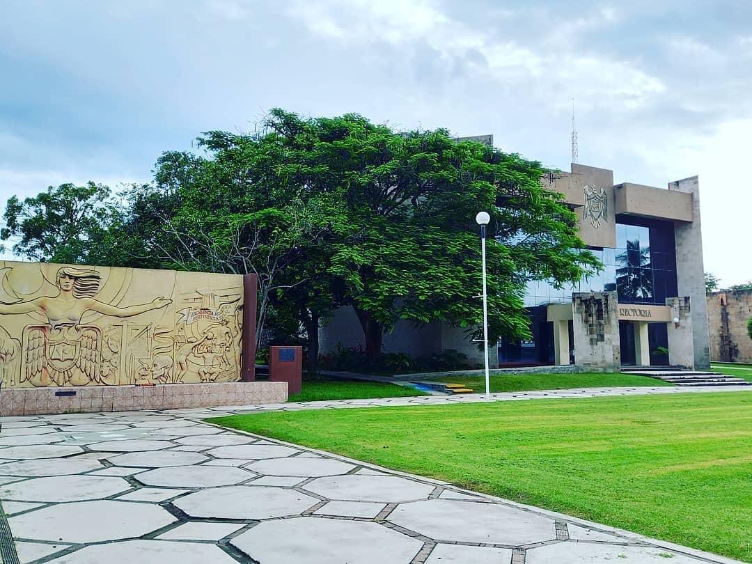 Autoridades de la Universidad de Colima indicaron que la deuda complica atender sus funciones sustanciales. (Facebook)