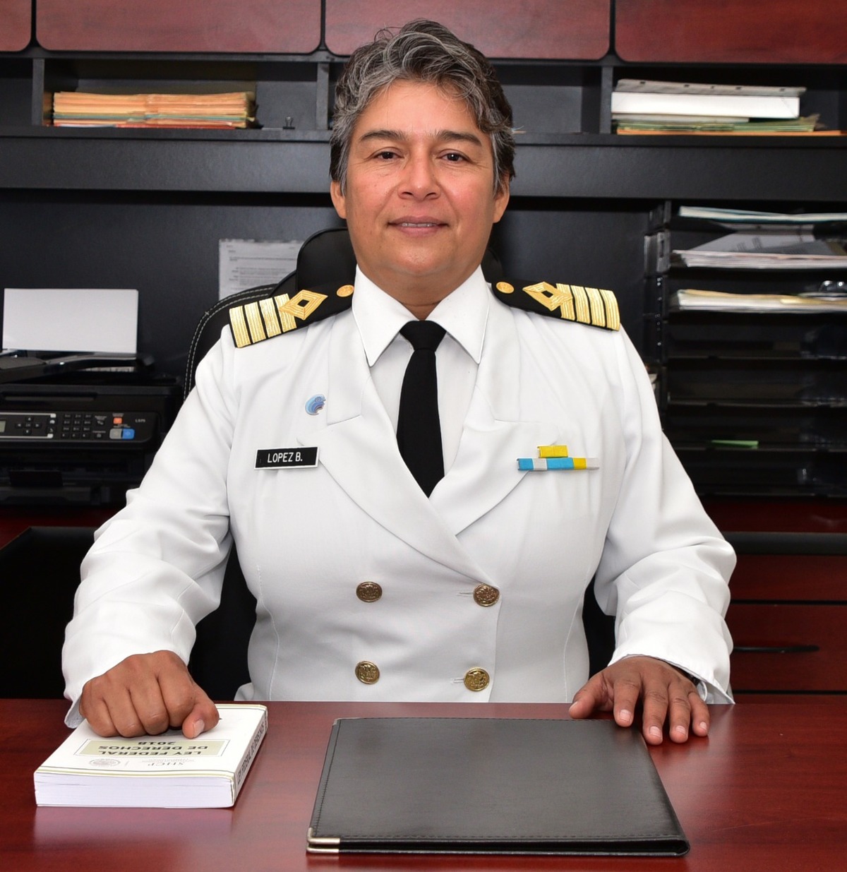 otorgó el premio a Ana Laura López Bautista, Coordinadora General de Puertos y Marina Mercante. (Amílcar Salazar Méndez)