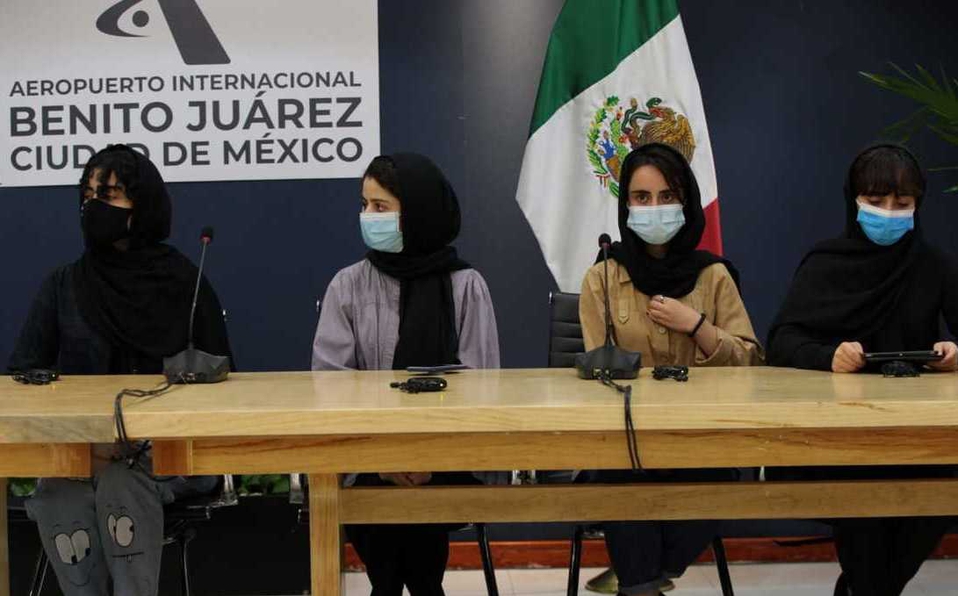 SRE da bienvenida a México a primeras refugiadas de Afganistán