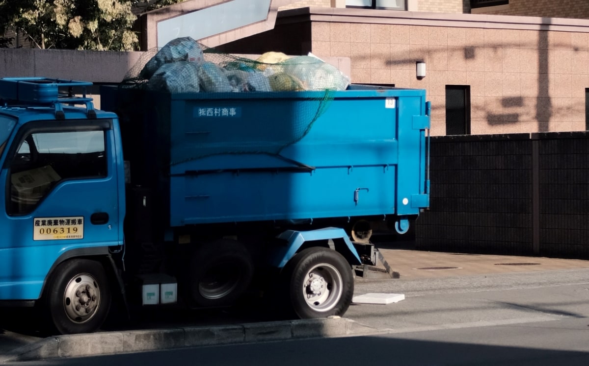 Camión de volteo termina con la vida de un residente al sur de California