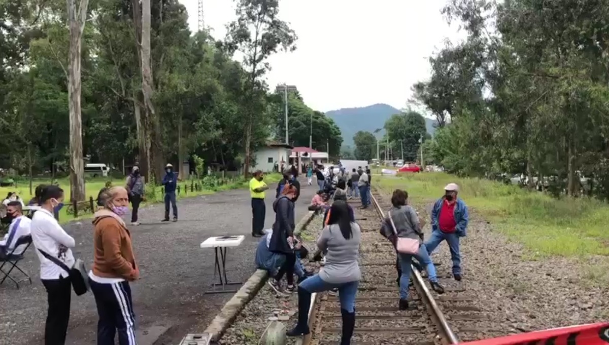 El último cierre ferroviario se ubica a la altura de la comunidad Purépecha de Caltzontzin. (Especial)