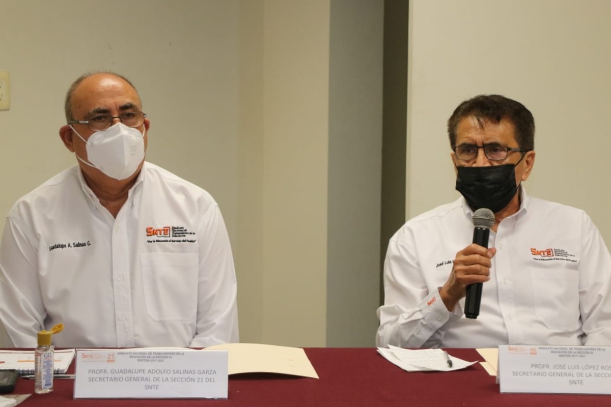 Guadalupe Salinas Garza y José Luis López Rosas, secretarios generales de la sección 50 y 21. Foto: Leonel Rocha.