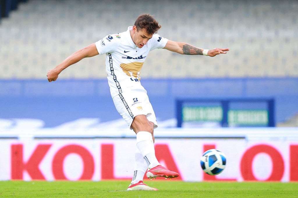 Juan Dinenno, delantero de Pumas (Imago7)