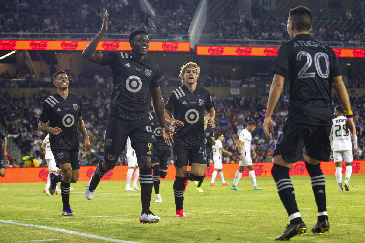 Jugadores de la MLS  en festejo de gol (Imago7)