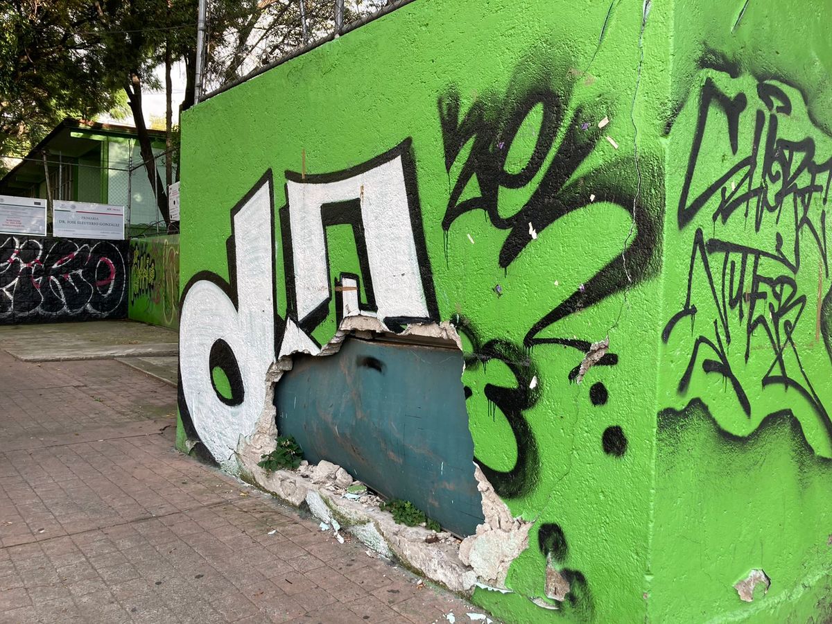 Padres de familia y maestros denuncian escuela en malas condiciones (Especial)