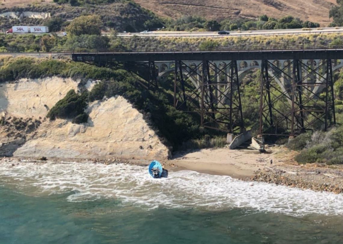 Panga abandonada en Goleta, California. Foto: CBP