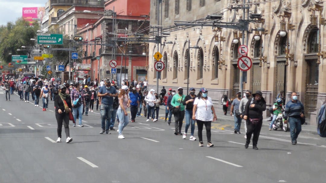 Los ex policías federales caminaron sobre Eje Central. (Jorge Becerril)