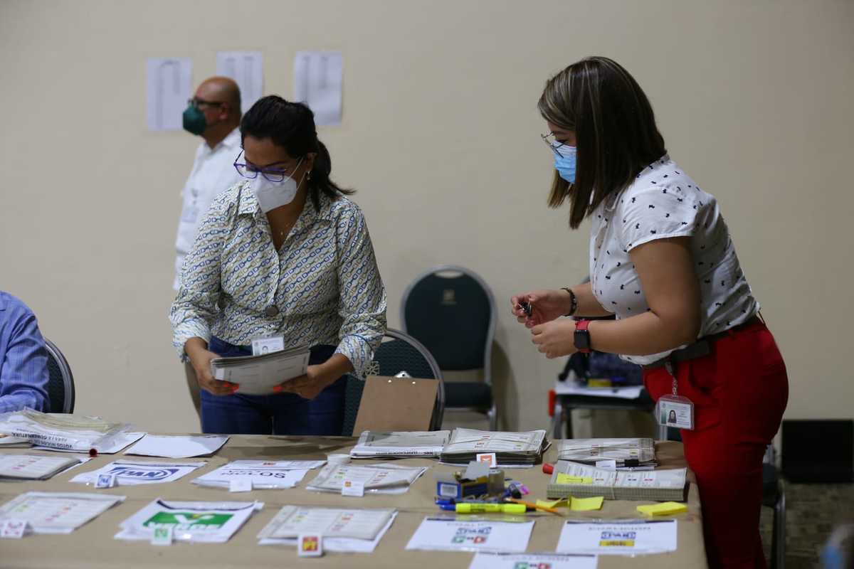 Se prevé que el recuento de votos para la elección en Campeche dure dos días. (Araceli López)
