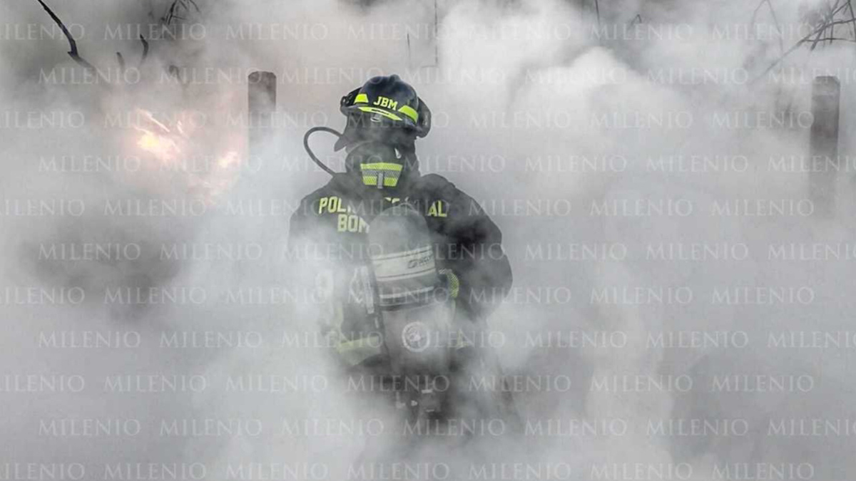 Se incendia talachería en la autopista México-Puebla