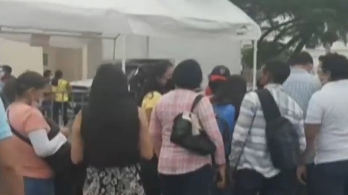 Simpatizantes de Layda Sansores realizan plantón