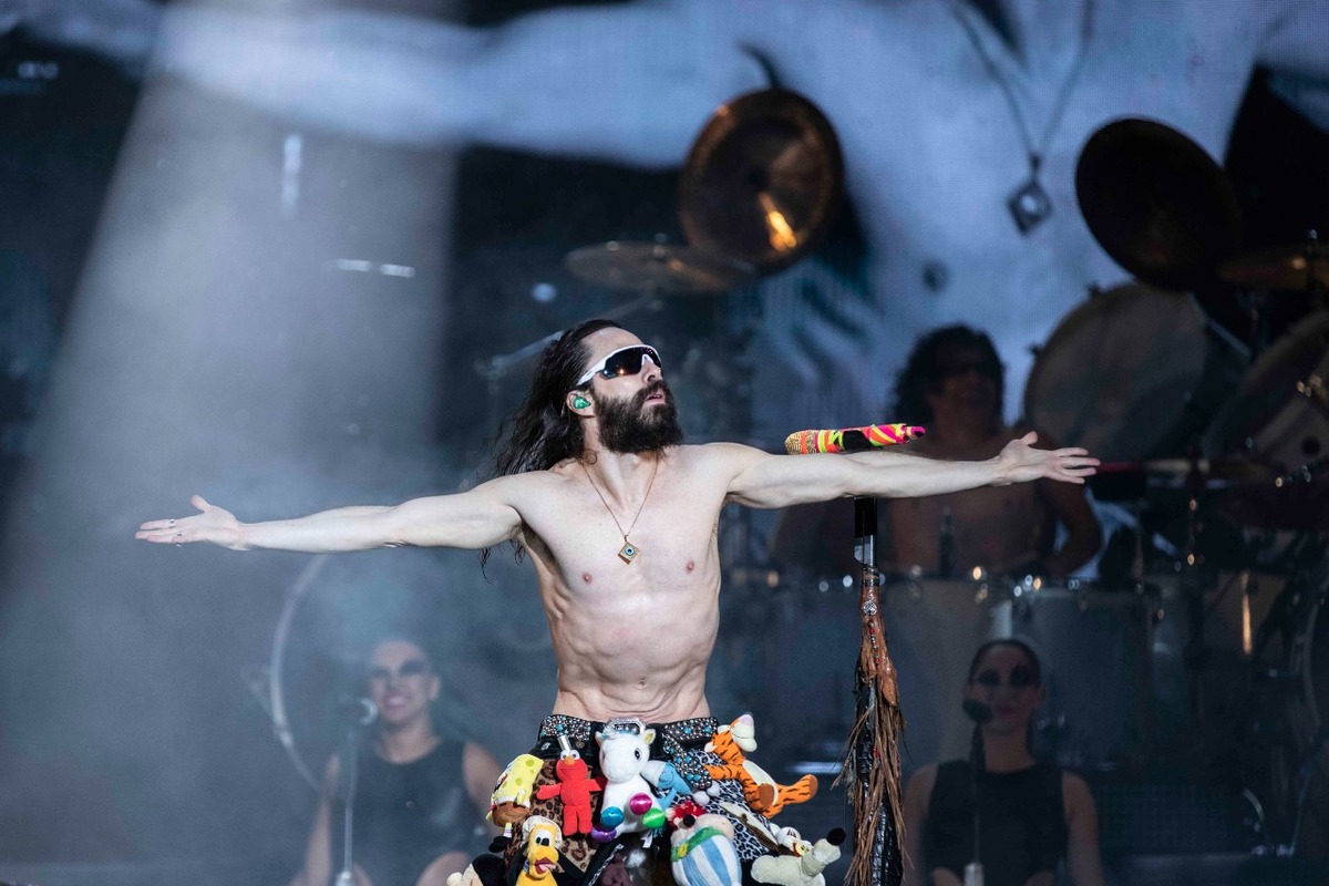 Brian Amadeus emitió toda su energía como frontman en los 20 años de Moderatto. (Liliana Estrada/OCESA)