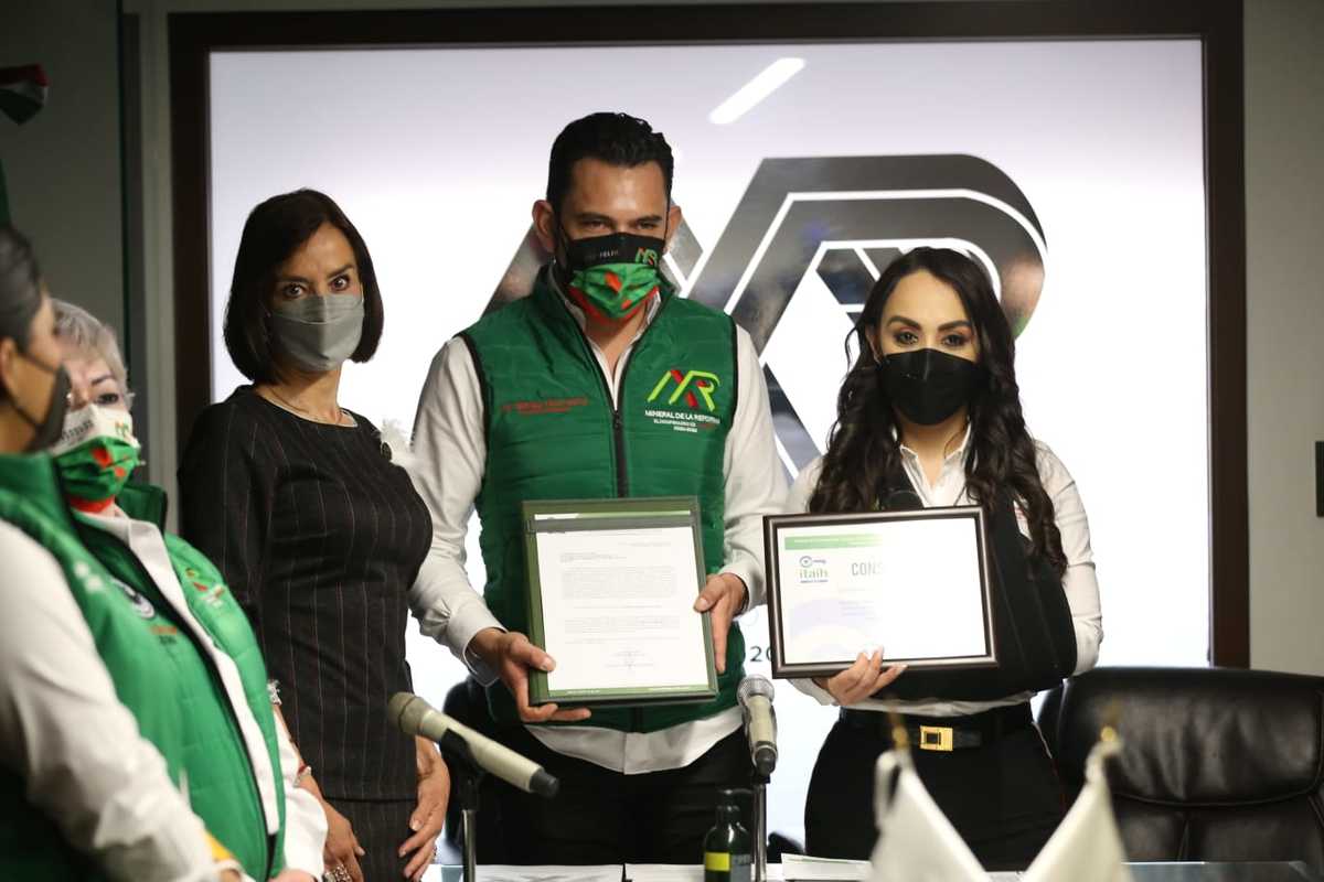 Entrega del cien por ciento de certificación en transparencia a Mineral de la Reforma. (Jorge Sánchez)