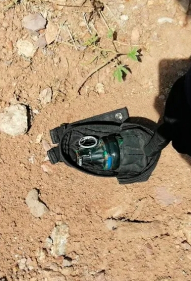 La granada fue arrojada por un motociclista luego de una breve persecución. (Leticia Acosta).