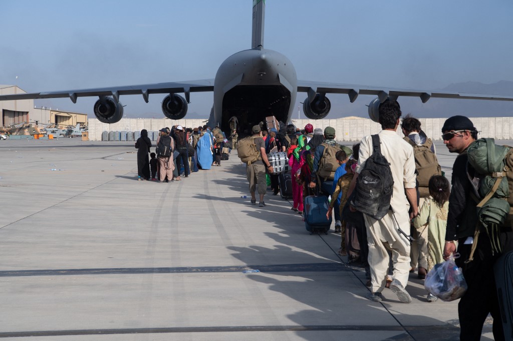 Masivas evacuaciones se registran en aeropuerto de Kabul, Afganistán. | AFP