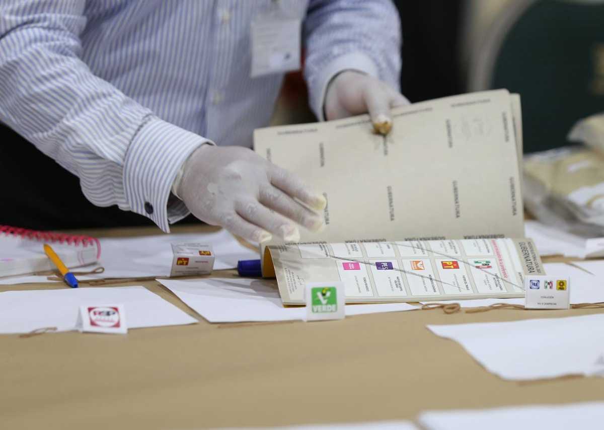 Los paquetes electorales serán trasladados a las mesas de trabajo. (Araceli López)