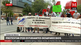Protestan integrantes de la Casa Nacional del Estudiante por los 43