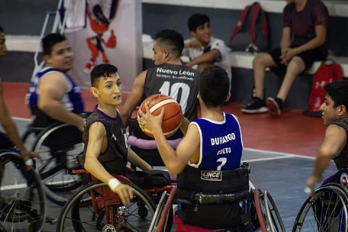 Adolfo Cueto en competencia con el equipo de Durango. (cortesía)
