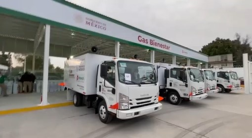 Camiones repartidores de Gas Bienestar. (Especial)