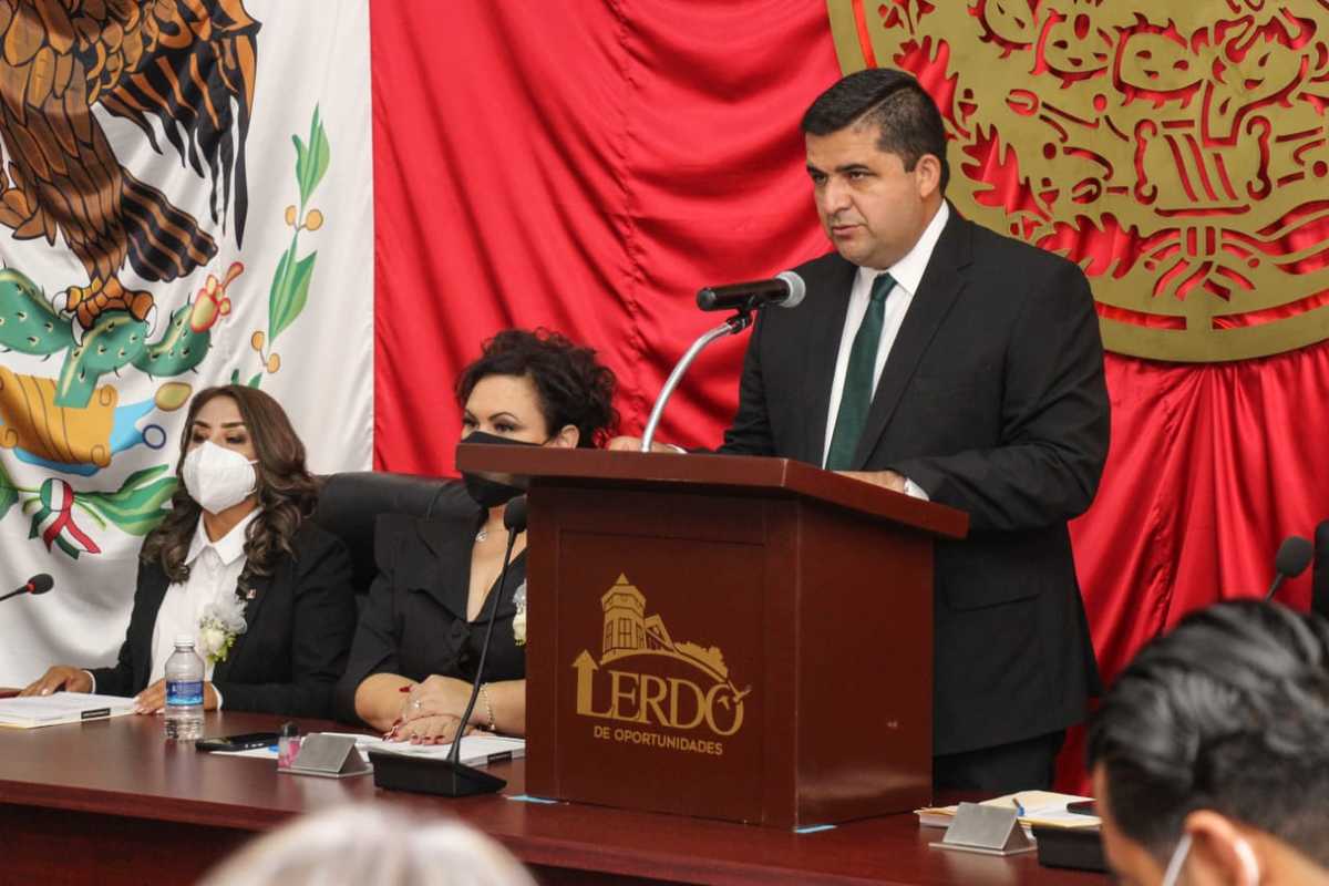 Durante su discurso, dirigido a los regidores integrantes de Cabildo, directores, jefes de departamento y a la audiencia en Facebook. (Especial)