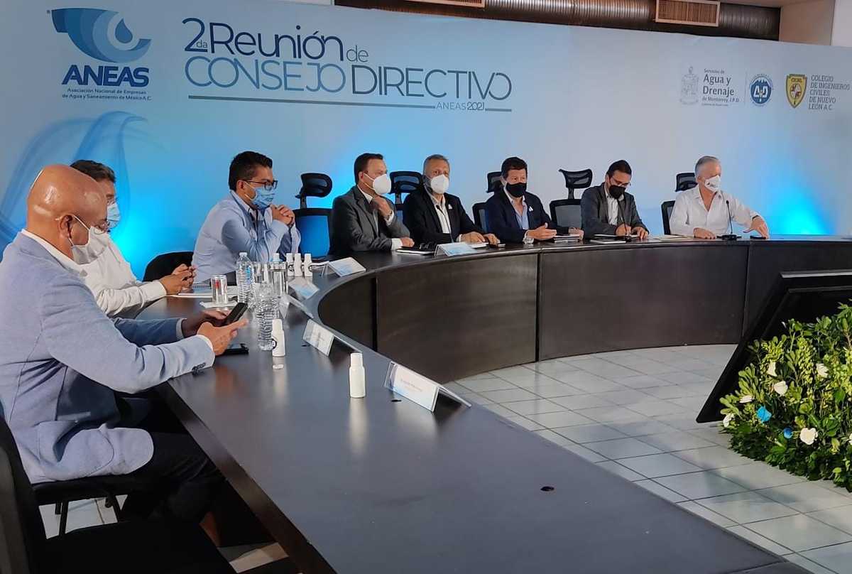 Gerardo Garza en reunión con la Asociación Nacional de Empresas de Agua y Saneamiento de México (ANEAS). Foto: Especial.
