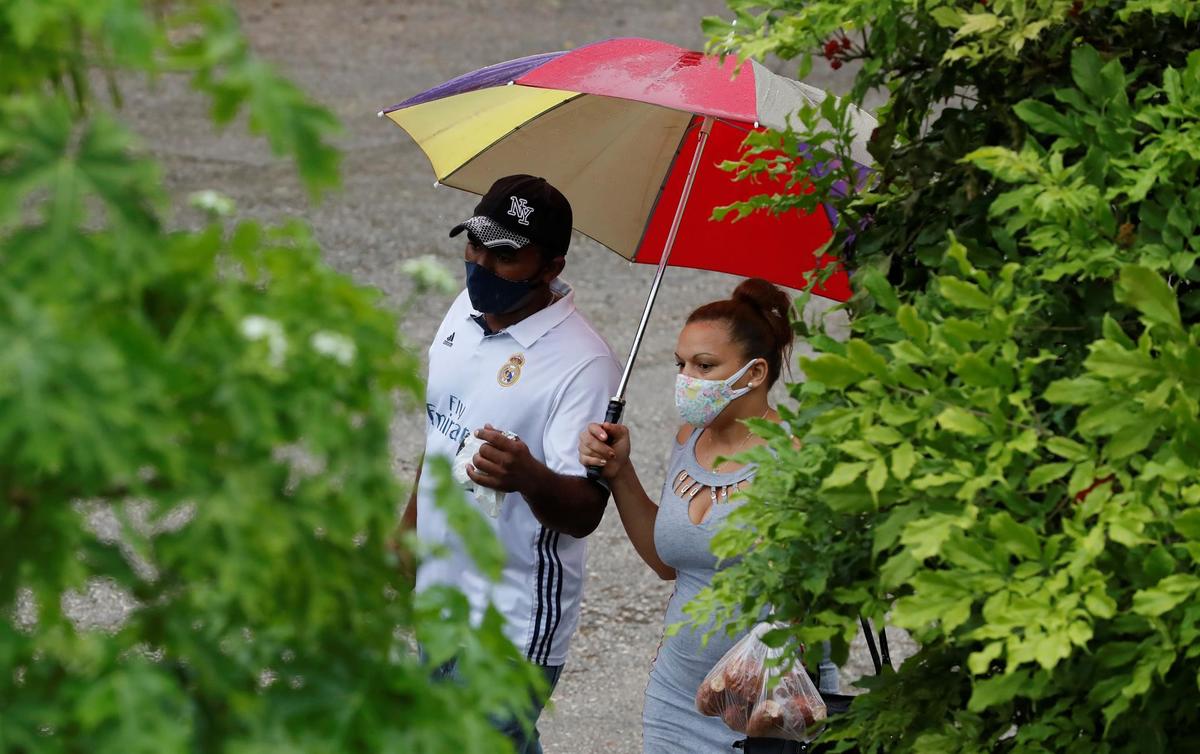 El Huracán Ida hace estragos en las calles de La Habana. (EFE)