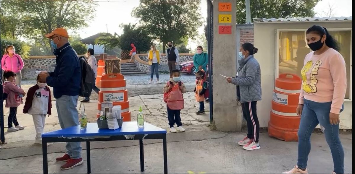 Se instaló un filtro de sanidad en la entrada de las escuelas en Querétaro. (Especial