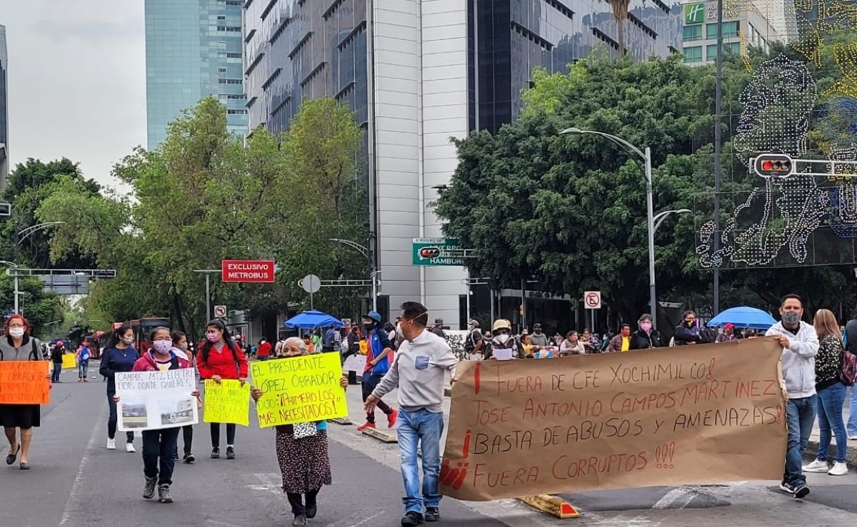 Los manifestantes cerraron el cruce de las avenida Reforma e Insurgentes.
