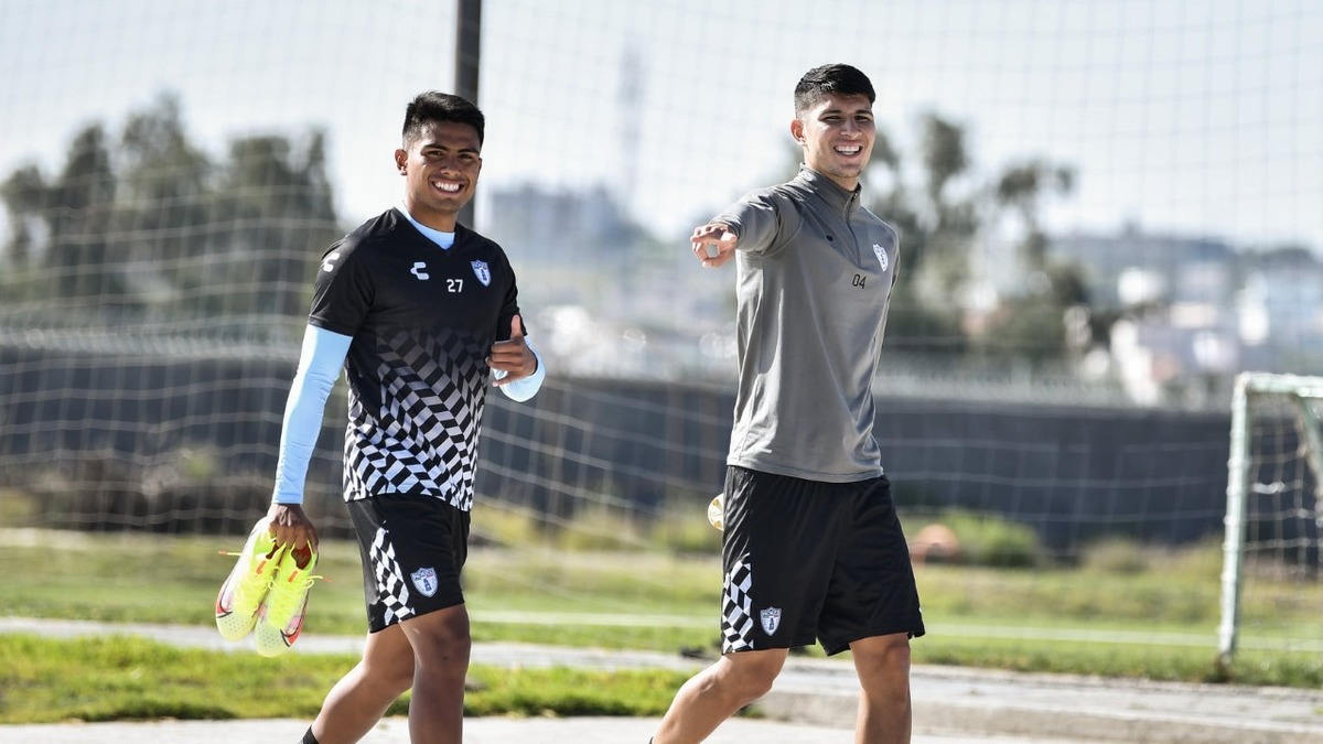 Pablo López y Miguel Tapias,  jugadores y canteranos del Pachuca. (Cortesía)