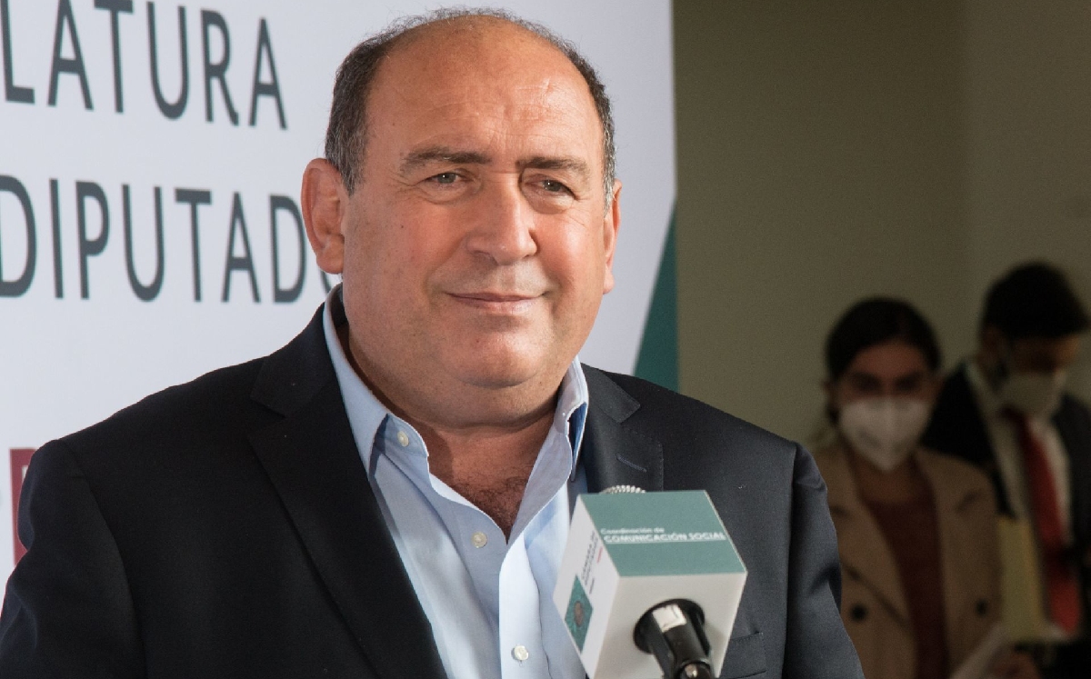 Rubén Moreira, diputado electo y próximo coordinador del PRI, durante el proceso de credencialización. (Cuartoscuro)