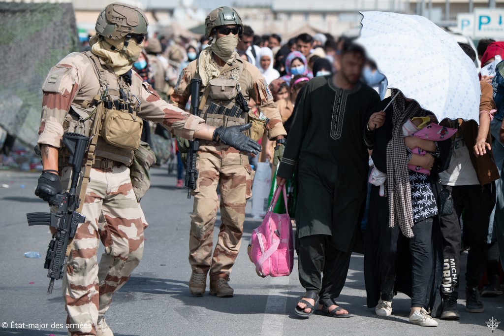 Estados Unidos controla el aeropuerto de Kabul tras el ascenso de los talianes. (AFP)