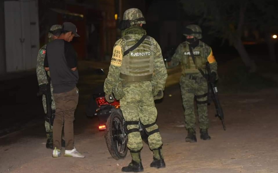 Atacan y matan a pareja de policías en Celaya.