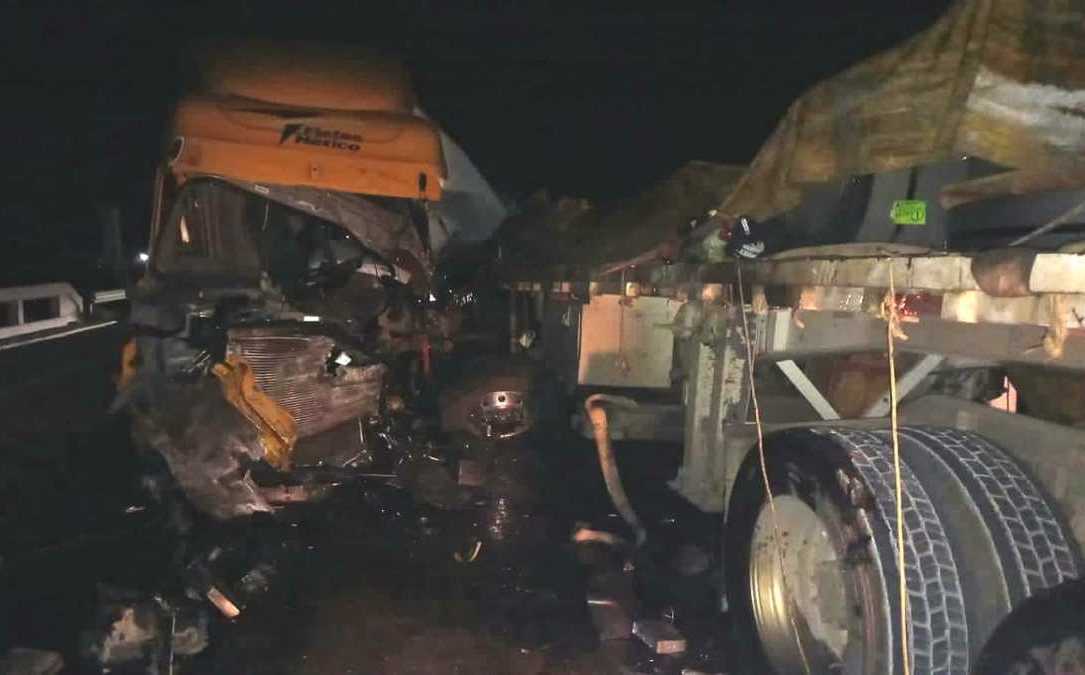Choque entre trailers en la Torreón - Saltillo deja una persona muerta ...