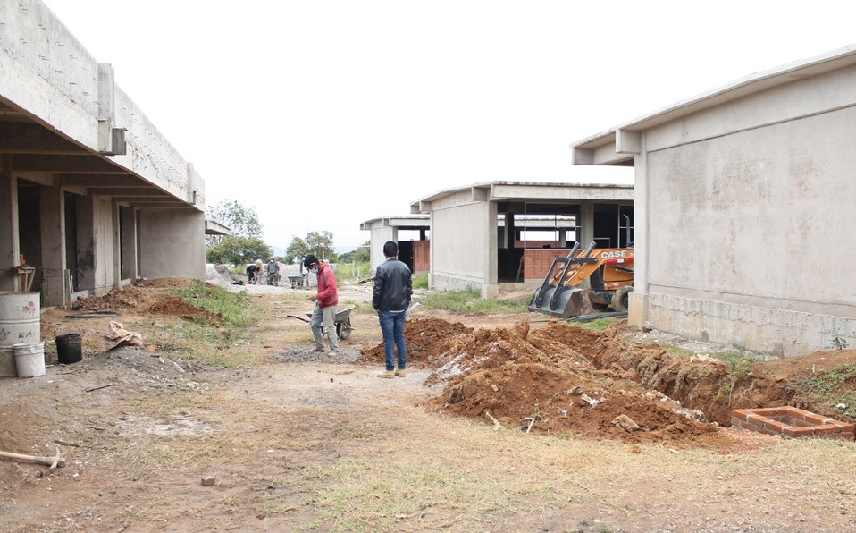 Avanza la construcción de la Escuela de Artes y Oficios en Villa Guerrero