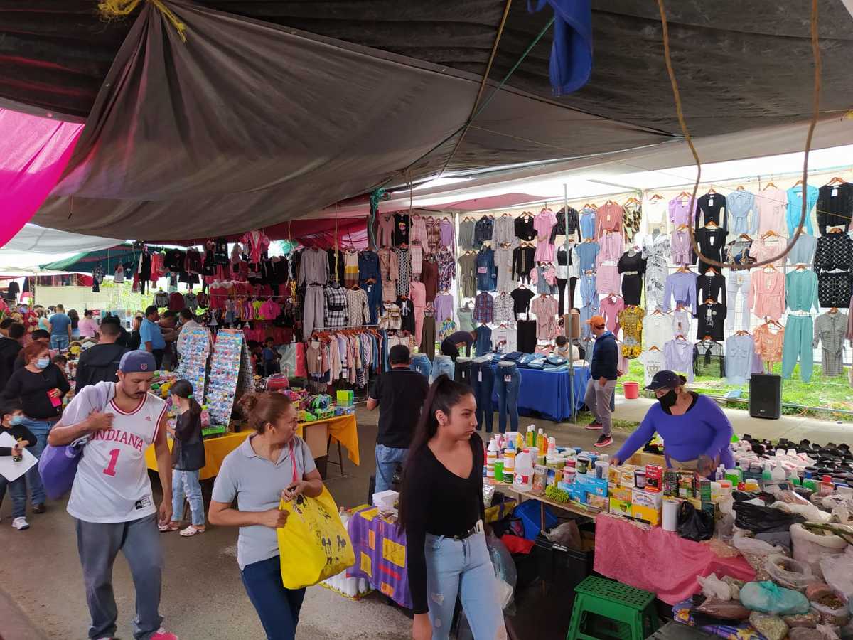 Gente asiste sin cubrebocas