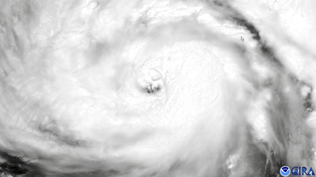 Ida tuvo fuerza rápidamente durante la noche. | NOAA vía AP