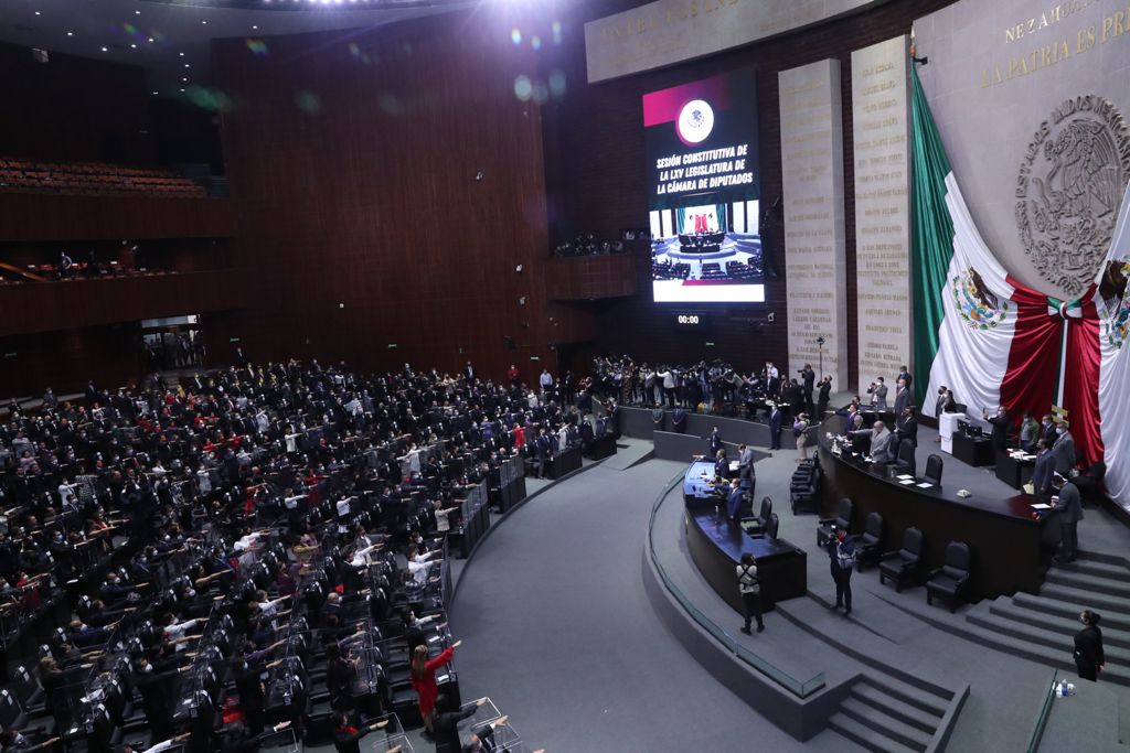 Rinden protesta diputados de la 65 Legislatura en San Lázaro