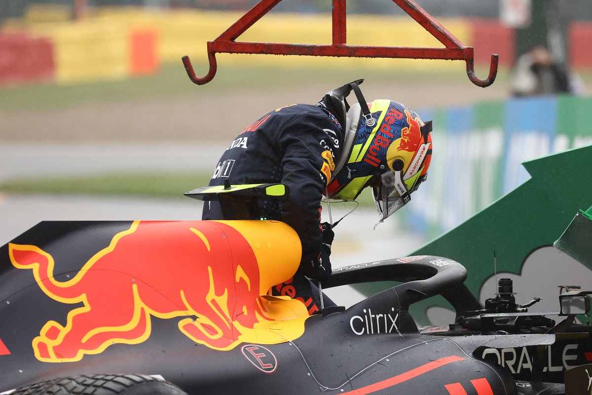 Sergio Pérez en lamento tras accidente previo al GP de Bélgica (AFP)