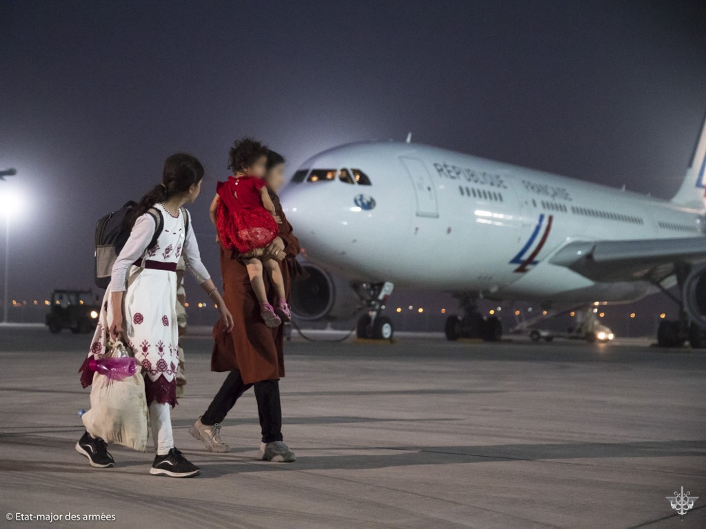 Los talibanes en Afganistán solamente no controlan el aeropuerto de Kabul. (AFP)