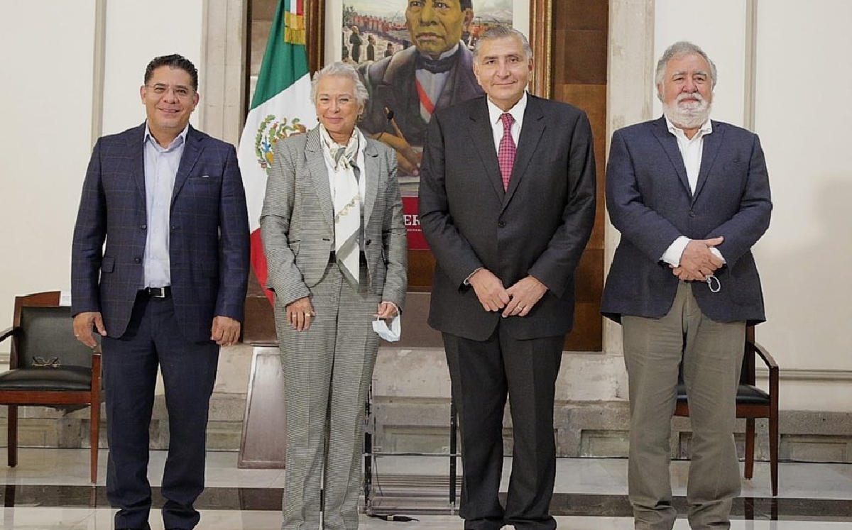 En el acto de entrega-recepción también estuvieron presentes los subsecretarios. (Gobierno de México)