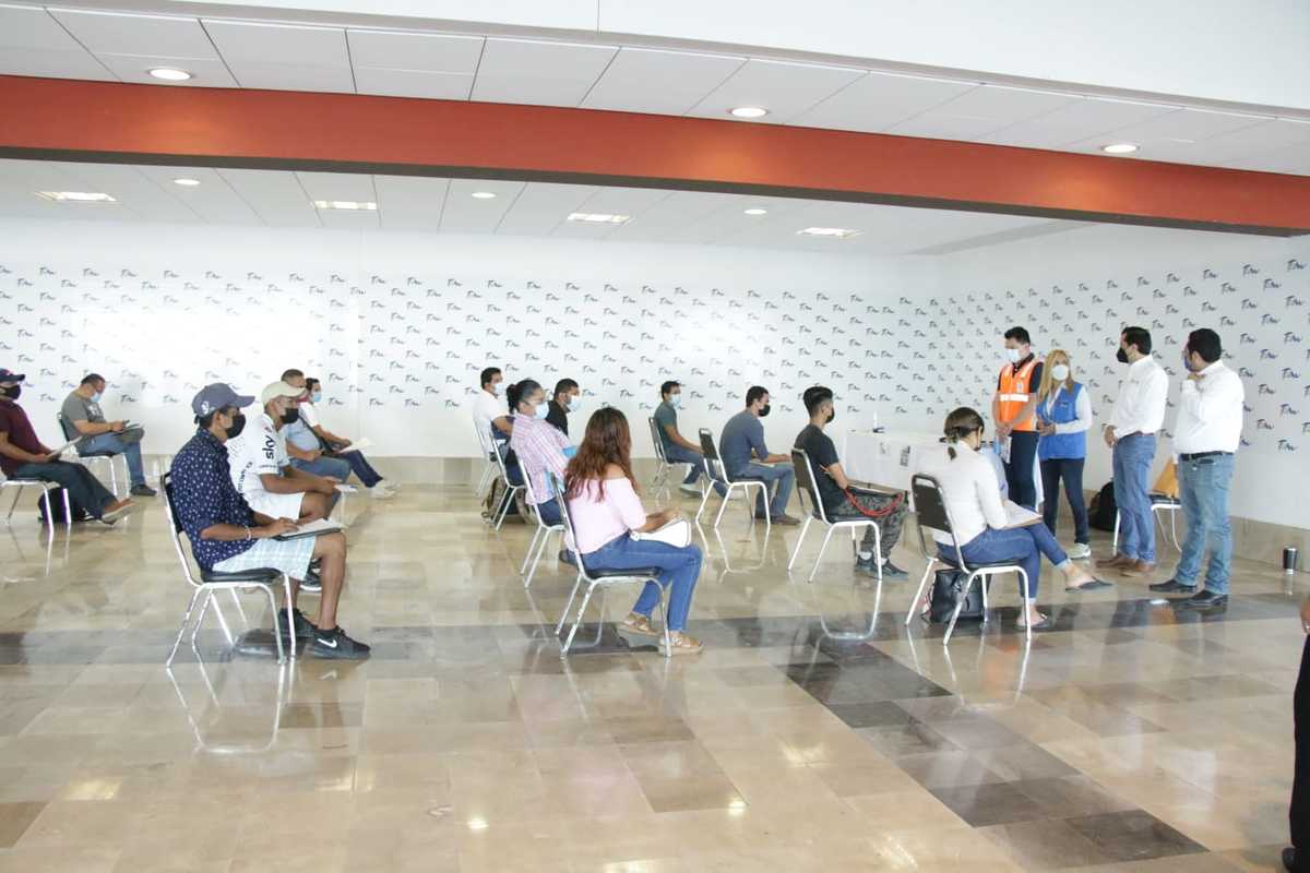 American Empack reclutó trabajadores en el Polyforum Victoria.