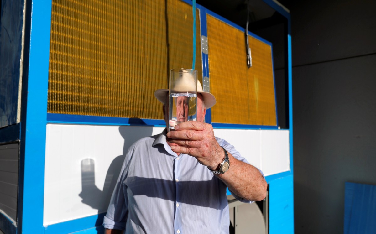 Ingenieros españoles extraen agua potable del aire. (Reuters)