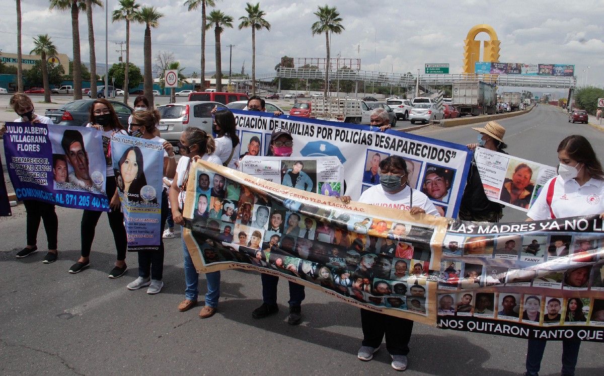 Integrantes de Grupo VIDA bloquearon el acceso de la Secretaría de Hacienda. (Manuel Guadarrama)