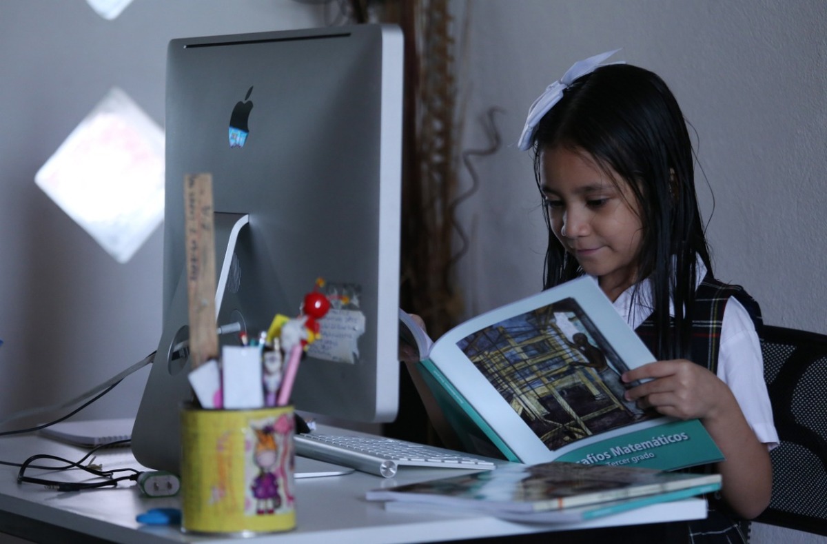 En Nuevo León algunas escuelas continuaron con sus clases a distancia en este inicio escolar. Foto: Jorge López