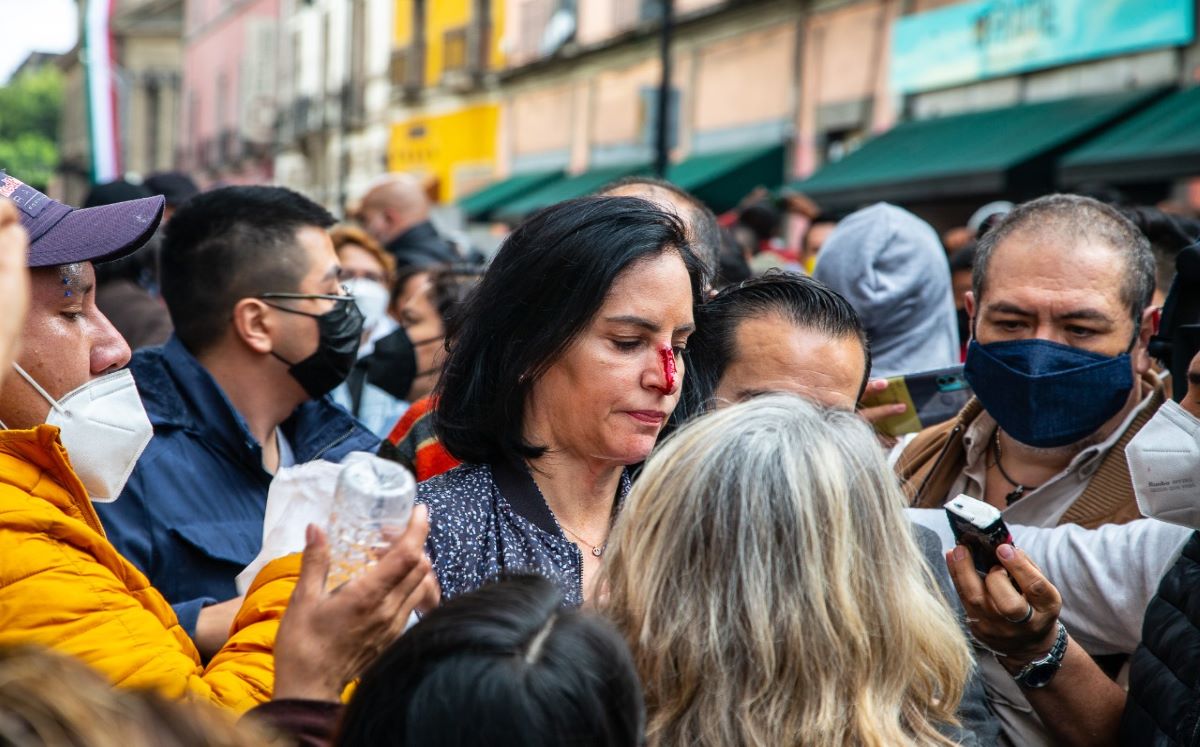 Lía Limón sufrió una agresión tras manifestarse afuera del congreso local de la CdMx. (Foto: Twitter @lialimon)