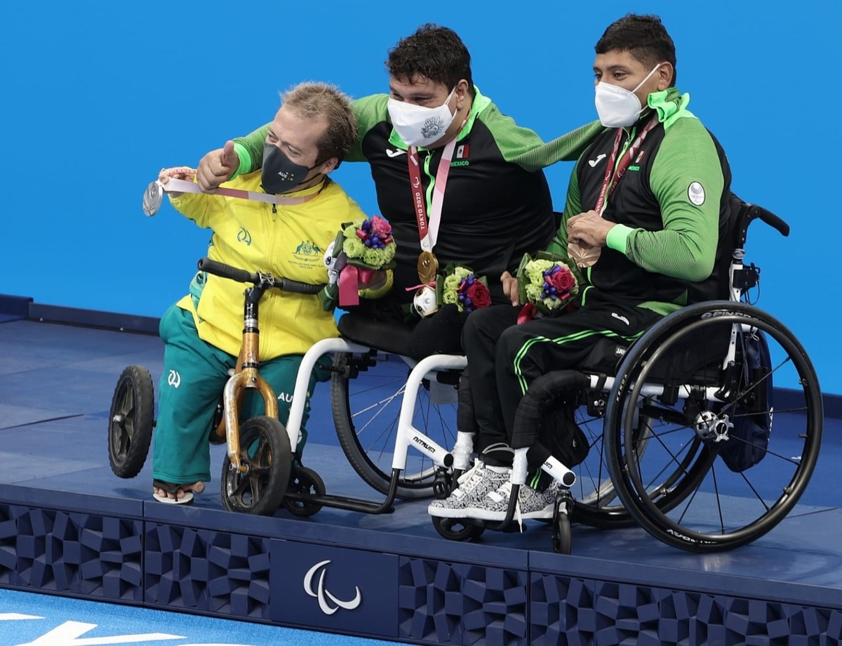 Arnulfo Castroena y Jesús Hernández ganan oro y bronce en natación (Conade)