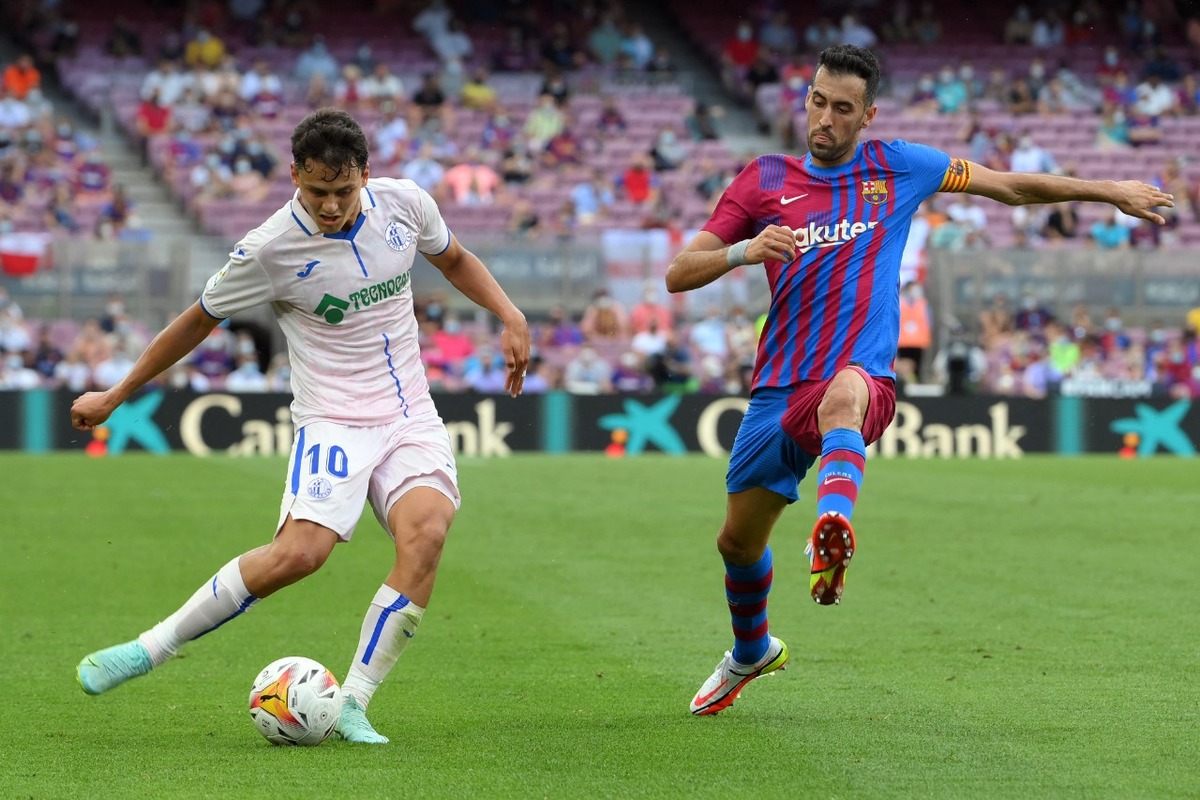 Los españoles Busquets y Alba rebajan su sueldo en el Barcelona (AFP)